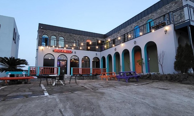 Aewol Hotel | Discover Aewol Coast 34: Pet-Friendly & Family Friendly Getaway