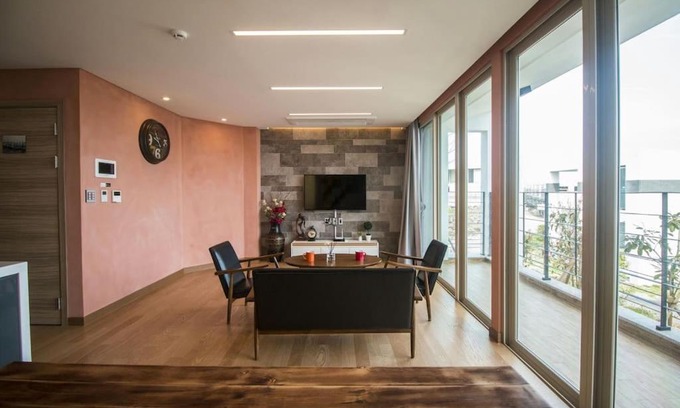 Aewol House | Trendy Aewol Penthouse C5 - 4-Star Child-Friendly Escape