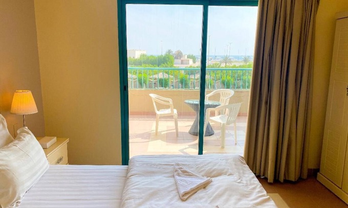Dhahran Resort | Experience Afaq Tourist: Family-Friendly with Pool & Breakfast