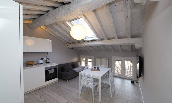 Old Town Apartment | Cozy Suite Retreat in the Heart of Modena with Spa Access
