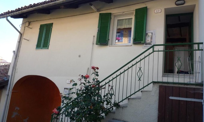 Verduno Apartment | Scenic Apartment with View in Verduno - Rated 8/10