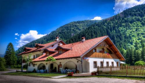 Sutrio Bed & Breakfast | Guest Rated 9.2: Affittacamere Alle Trote with Family Dining