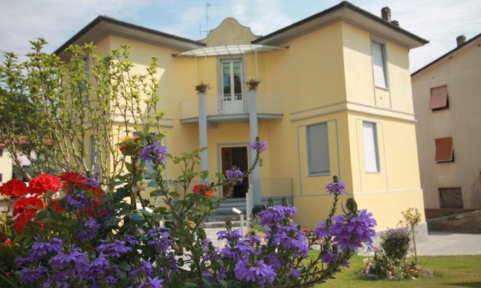 Borghetto di Vara House | Cozy Affittacamere Bel Sole: Family-Friendly & Hot Tub