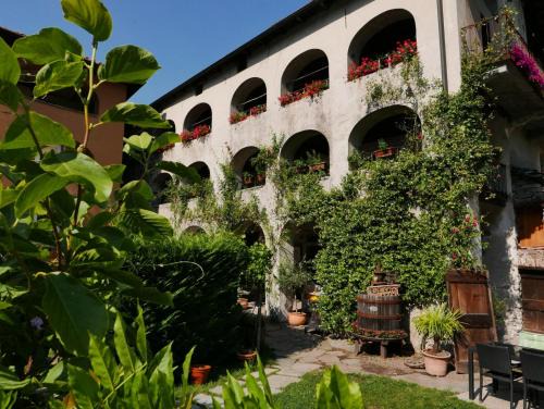 Losone House | Pet-Friendly Retreat at Affittacamere Casa Archi, Rated 9.1