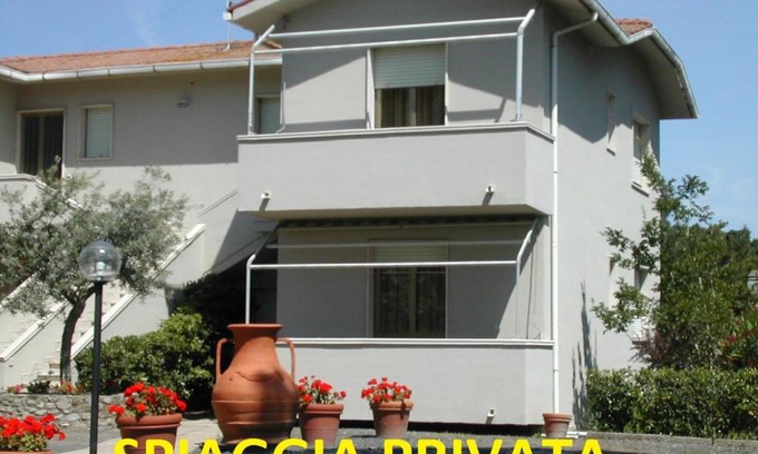 Marina di Bibbona House | Beautiful Affittacamere FloraMare with Private Beach & Ocean View