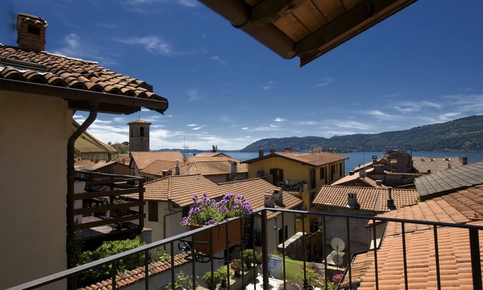 Pallanza House | Discover Affittacamere Piazza: Family-Friendly Retreat