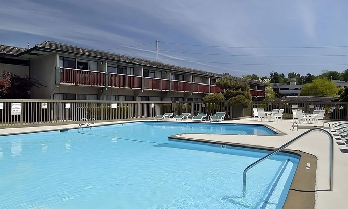 West Bellevue Hotel | Comfort and Value Await at Red Lion Hotel Bellevue!