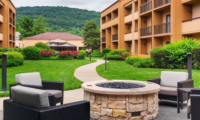 Mahwah House | Affordability Meets Comfort! Pool, Free Parking, Pet-Friendly Property