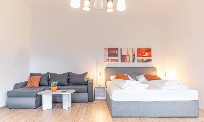 Wahring Apartment | Budget-Friendly 2BR Apartment Ideal for Extended Stays