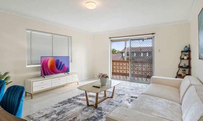 Robertson House | Affordable 4BR Family Home Convenient & Comfort