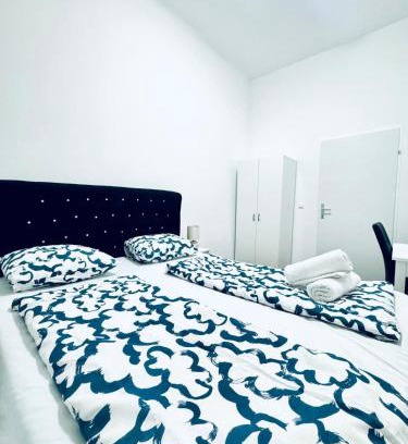 Liesing Apartment | Affordable 5BR Shared Apt, 11 Min to Atzgersdorf