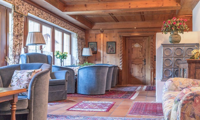 Zell am Ziller Apartment | Cozy 6-Bed Apartment in Zell am Ziller, Near Gondolas