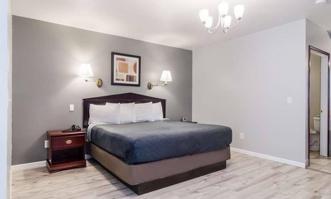 Aberdeen Hotel | Budget-Friendly Stay at GuestHouse Montesano with Free Parking