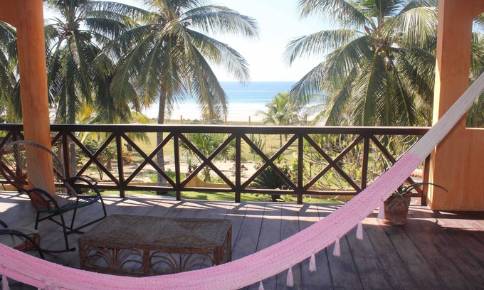 Santa Maria Colotepec House | Budget-Friendly Beachfront Garden Retreat with Breakfast