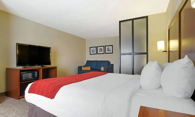 Fultondale House | Affordable & Charming King Suite! Free Breakfast