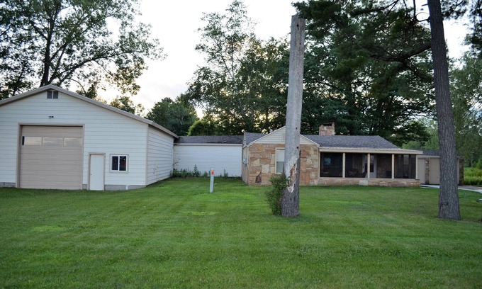 Oscoda House | Budget-Friendly Getaway with Ocean View & Pool Amenities