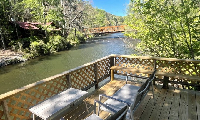Blue Ridge Cabin | Escape to Toccoa Rocky River Retreat: Adventure Awaits!