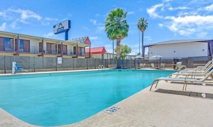 Downtown Tucson Hotel | Budget-Friendly Retreat with Pool & Free Parking Near Tucson