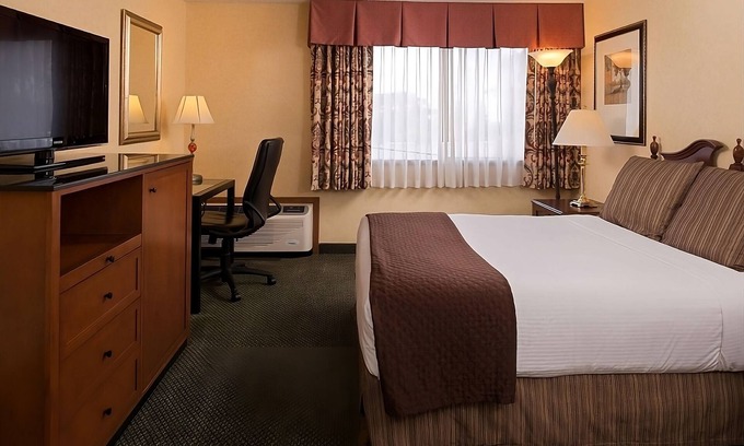 Tri-Cities Hotel | Budget-Friendly Retreat: Pet-Friendly with Pool & Parking