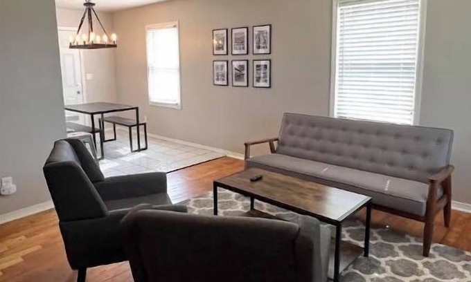 Del City House | Budget-Friendly Retreat Near Downtown OKC with Spa & Hot Tub