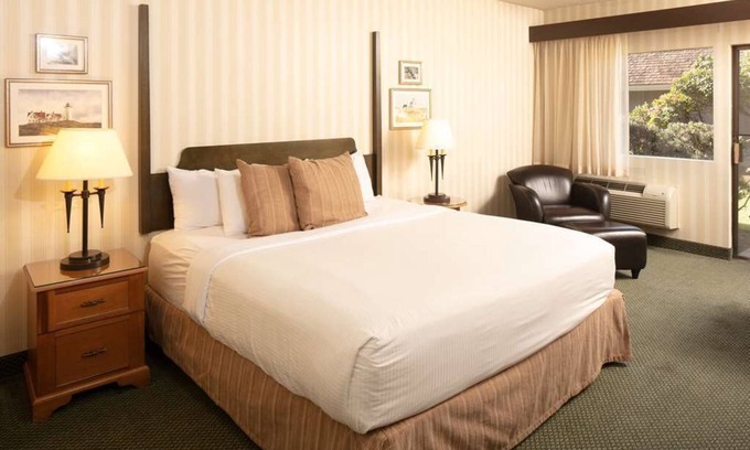 Wilburton Hotel | Budget-Friendly Stay with Breakfast & Pet-Friendly Perks!