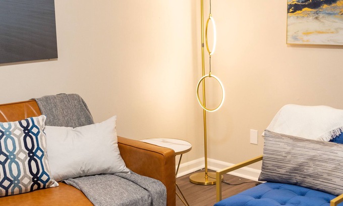 Midtown Apartment | Budget-Friendly Midtown Apartment with Free Parking & Kitchen