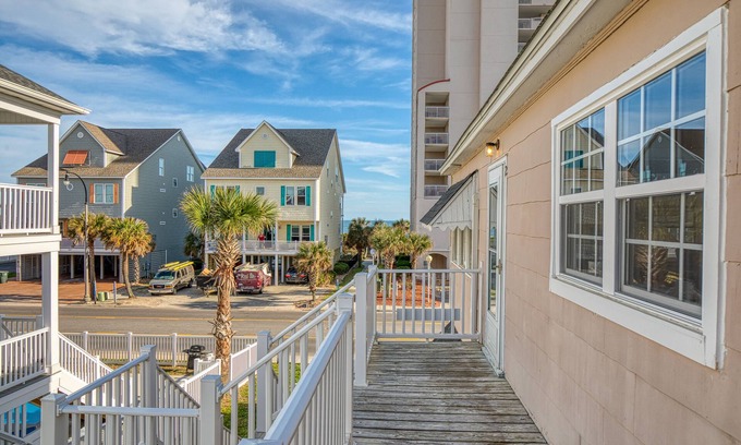 Crescent Beach Cottage | Budget-Friendly Ocean View Retreat - Steps to the Beach