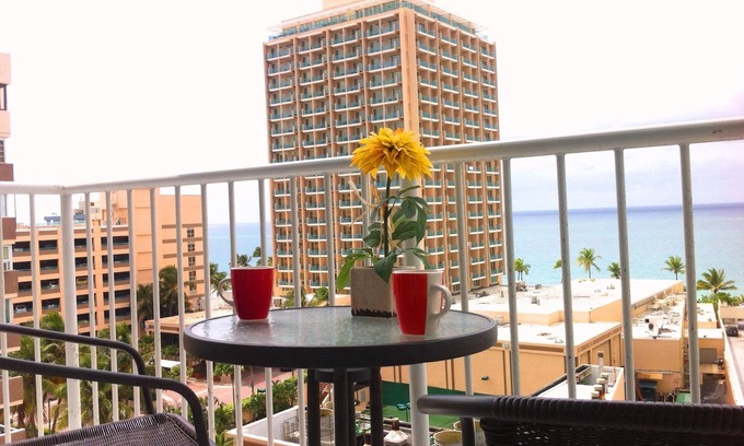 Condado Condo | Budget-Friendly Ocean View Studio in Vibrant Condado