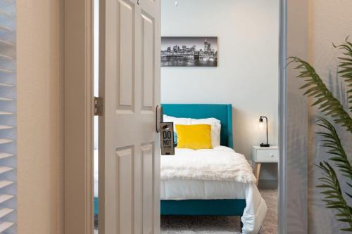 Grand Prairie Apartment | Budget-Friendly Private Room with Pool Access - 4 Star Stay