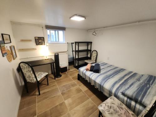 Mount Dennis House | Budget-Friendly Private Room in a Peaceful Location