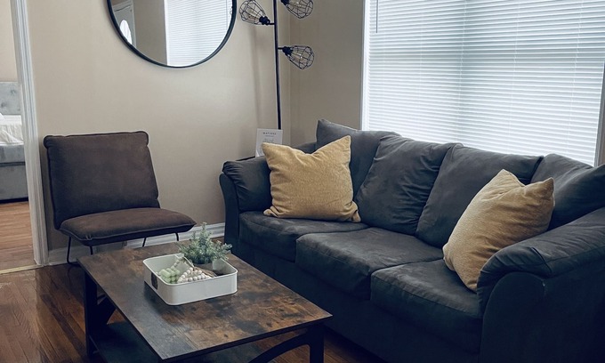 Florence House | Pet-Friendly Home with Spa & Breakfast - Rated 10/10!