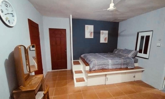 Zamboanguita House | Budget-Friendly Getaway with Kitchen for 2-3 Guests