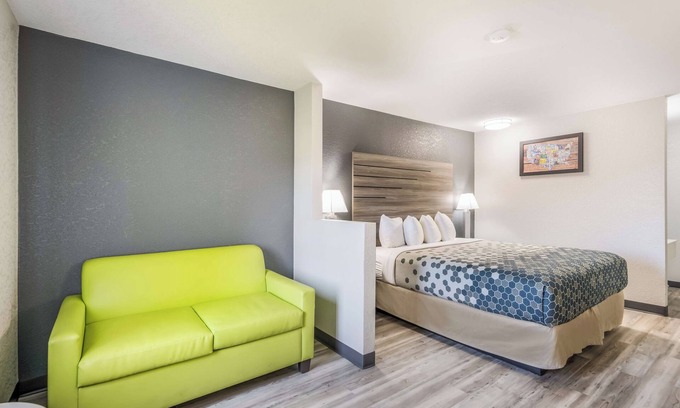 Lovington Hotel | Affordable Suite Perfect for Romantic Couple Getaway Near Downtown