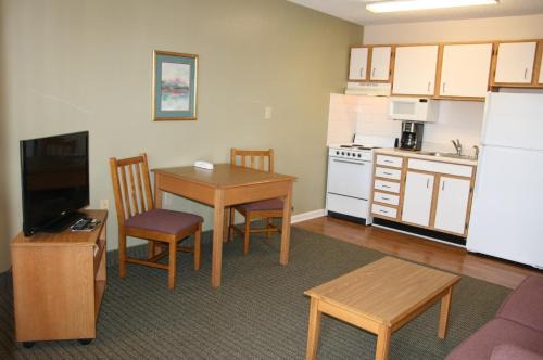 South Salisbury Hotel | Budget-Friendly Suites in Salisbury with Family Amenities