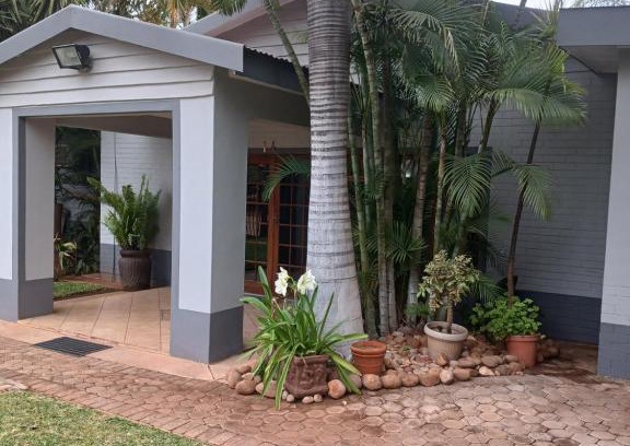 Musina Bed & Breakfast | Inviting Africa Dawn Guesthouse: Family-Friendly Oasis