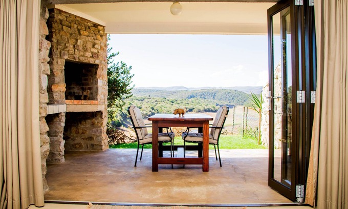 Grahamstown Cabin | Unforgettable African Safari Lodge with Pool & Breakfast