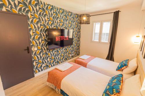 Quartier Administrations House | AfroBoHome, Expérience Atypique, clim, 2 à 6 personnes, Proche centre Nîmes, Garage clos