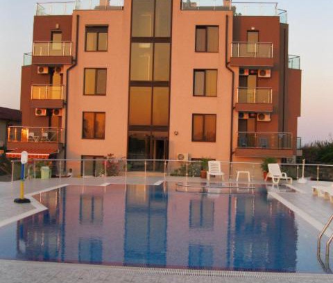 Sinemoretz Apartment | Family-Friendly Afrodita Apartments: Poolside Relaxation Awaits