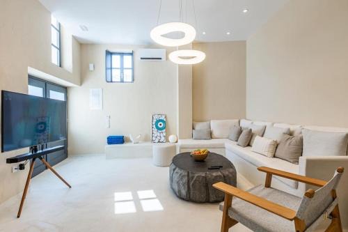 Psathi Apartment | Serene Afroessa Cave Kimolos with Oceanfront Views