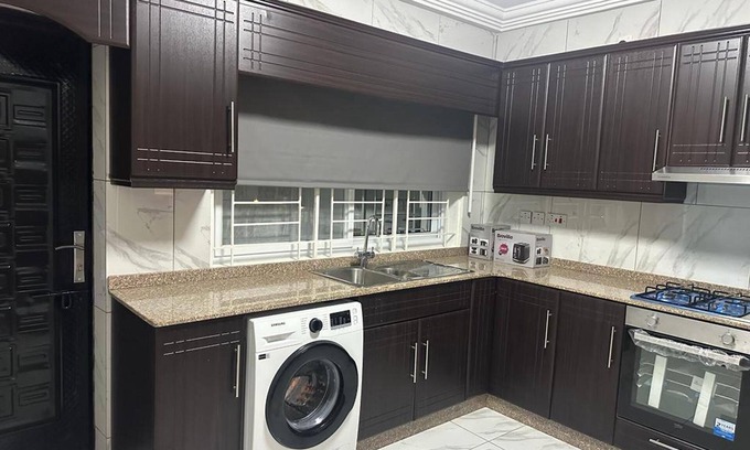 Freetown Apartment | Ideal After 5 Apartment with En-suite Bedrooms & Breakfast