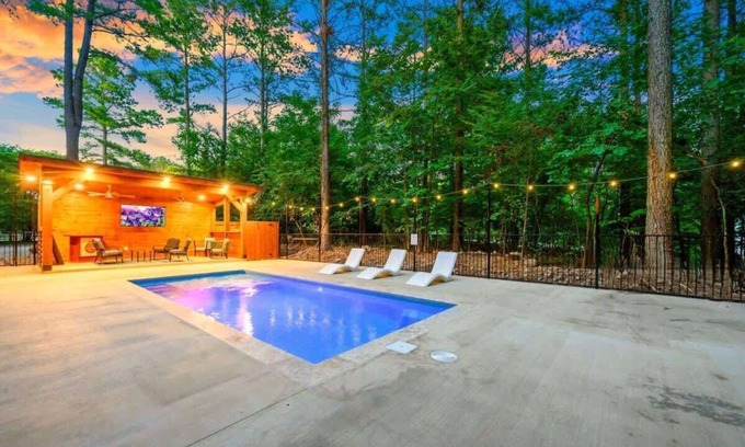 Broken Bow Cabin | After the Sunset! 1-Level 5BR w/Pool + Arcade