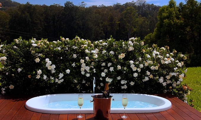 Kalang Cottage | Romantic Getaway at Afterglow: Indulge in Nature's Beauty