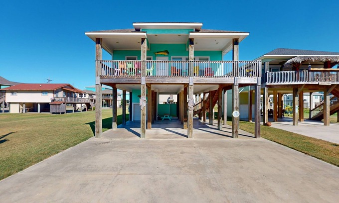 Port Bolivar House | Beachside Retreat: Afternoon D'lite with Alfresco Dining