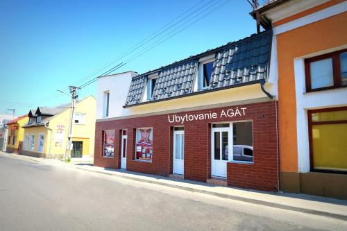 Kralovsky Chlmec Apartment | Guest Favorite Agát: Enjoy Breakfast in Family-Friendly Stay