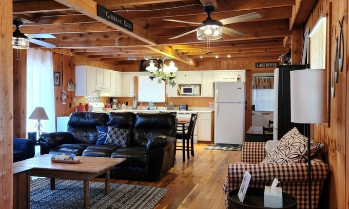 Wellington Cabin | Pet-Friendly Agapé Cabin Lyfe near Cave Run Lake, Rated 9.6