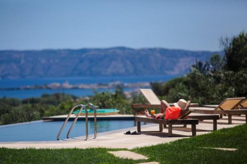 Kaliviani Apartment | Relax at Agarathos Traditional Rooms with Pool & Ocean Views