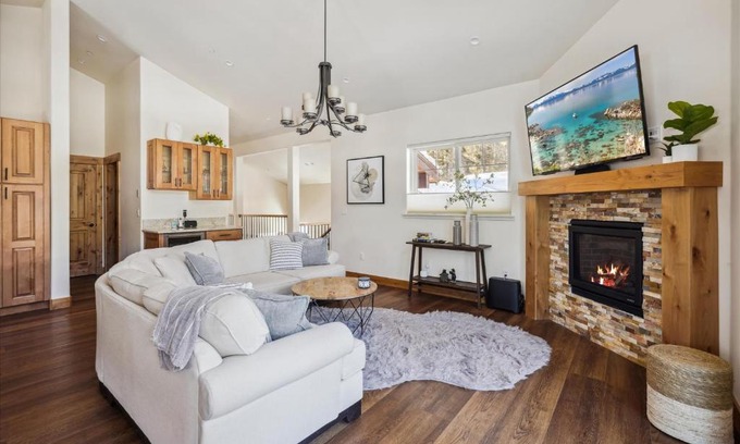 Tahoe Vista House | Agate Bay Gem: Cozy Fireplace & Family-Friendly Retreat