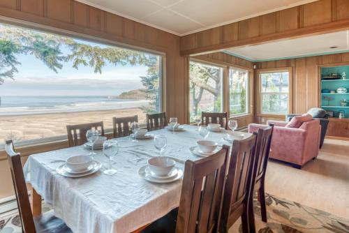 Newport House | Oceanfront Agate Beach Suites with Scenic Ocean Views