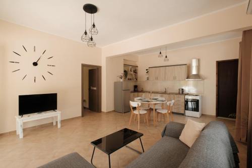 Pelekito Apartment | Modern Apt at Agatha's: Guest Rated 9.4/10, Family Friendly