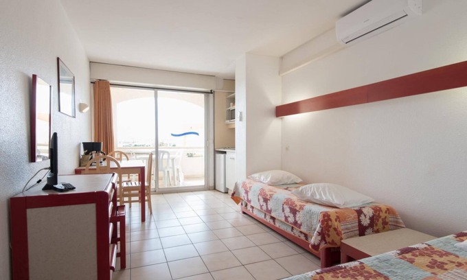 Cap d'Agde Resort | Agathea Studio: Cozy Retreat with Private Pool & Spa